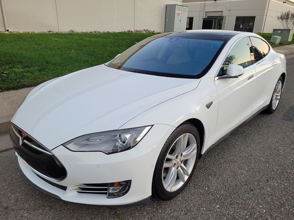 2015 TESLA Model S