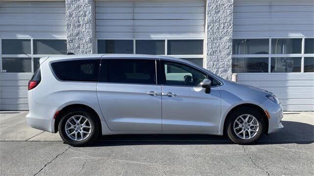 2023 CHRYSLER Voyager