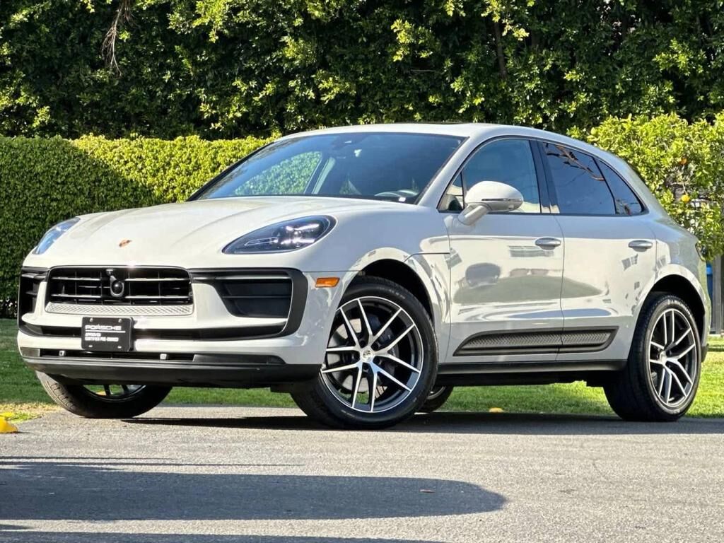 2025 PORSCHE Macan