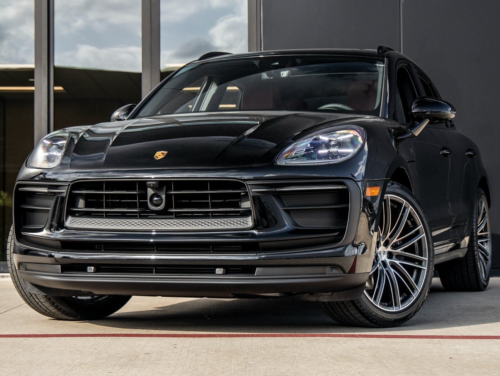 2026 PORSCHE Macan