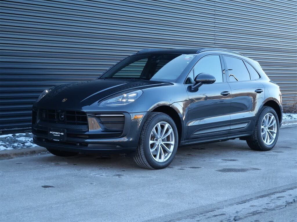 2025 PORSCHE Macan