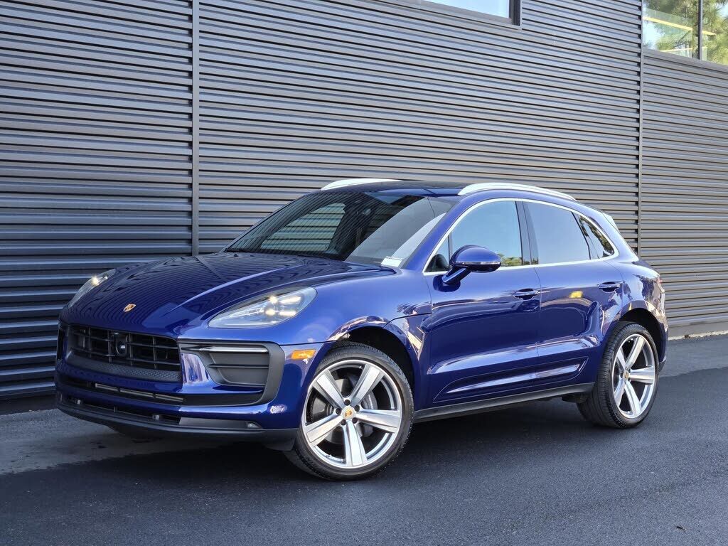 2025 PORSCHE Macan
