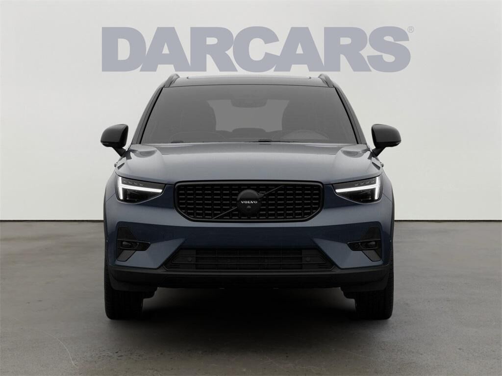 2026 VOLVO XC40