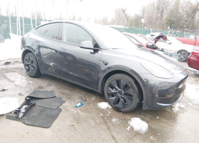 2025 TESLA Model Y