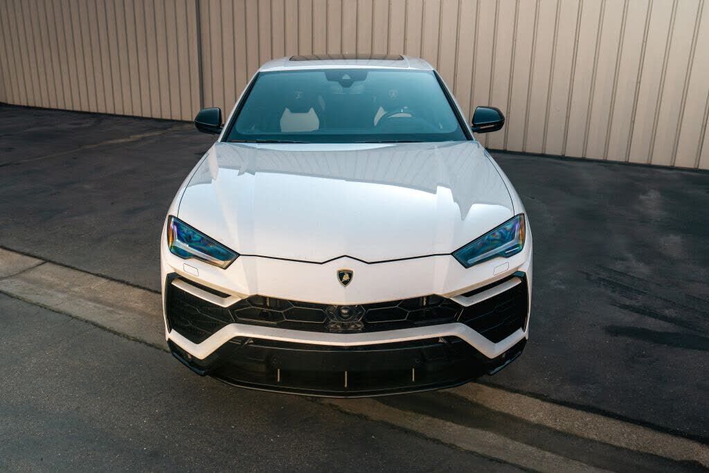 2022 LAMBORGHINI URUS