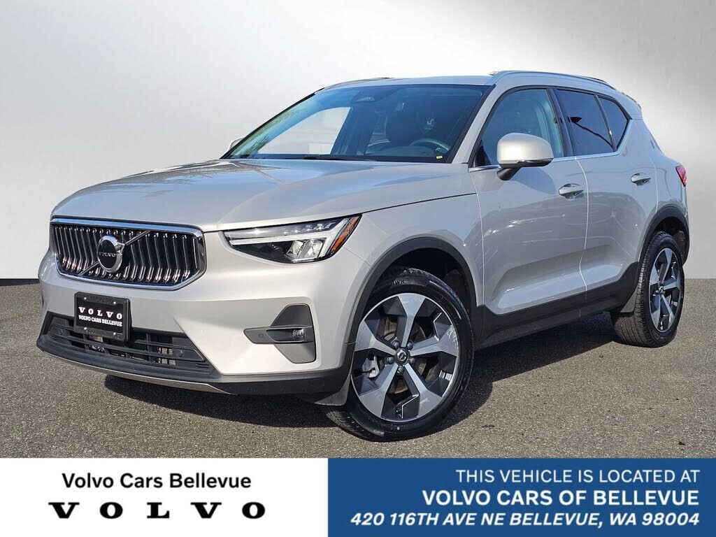 2023 VOLVO XC40
