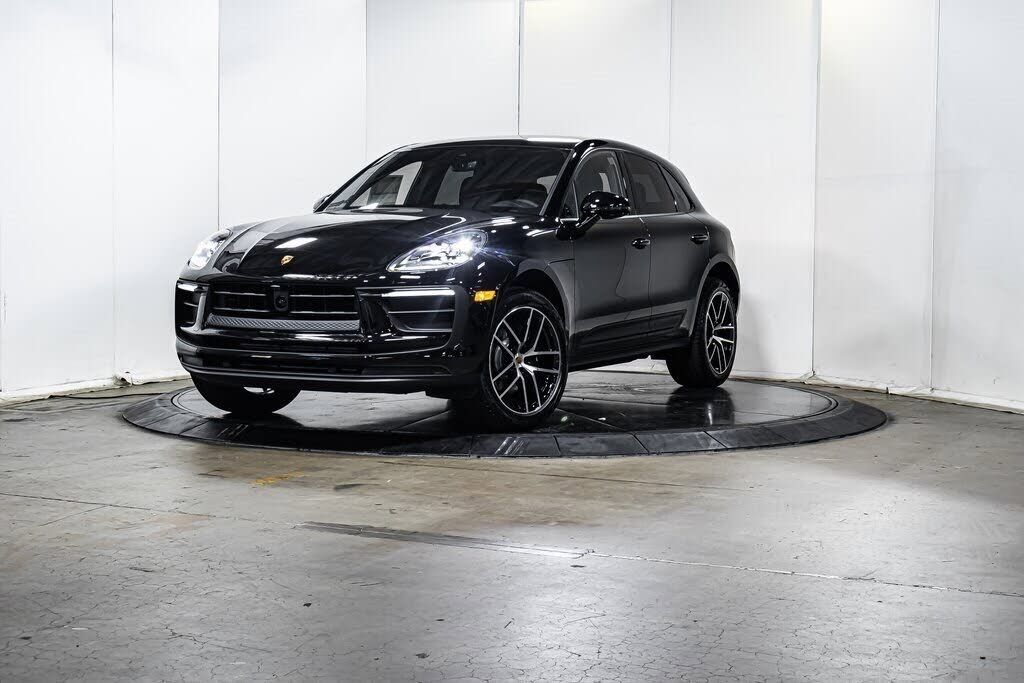 2025 PORSCHE Macan