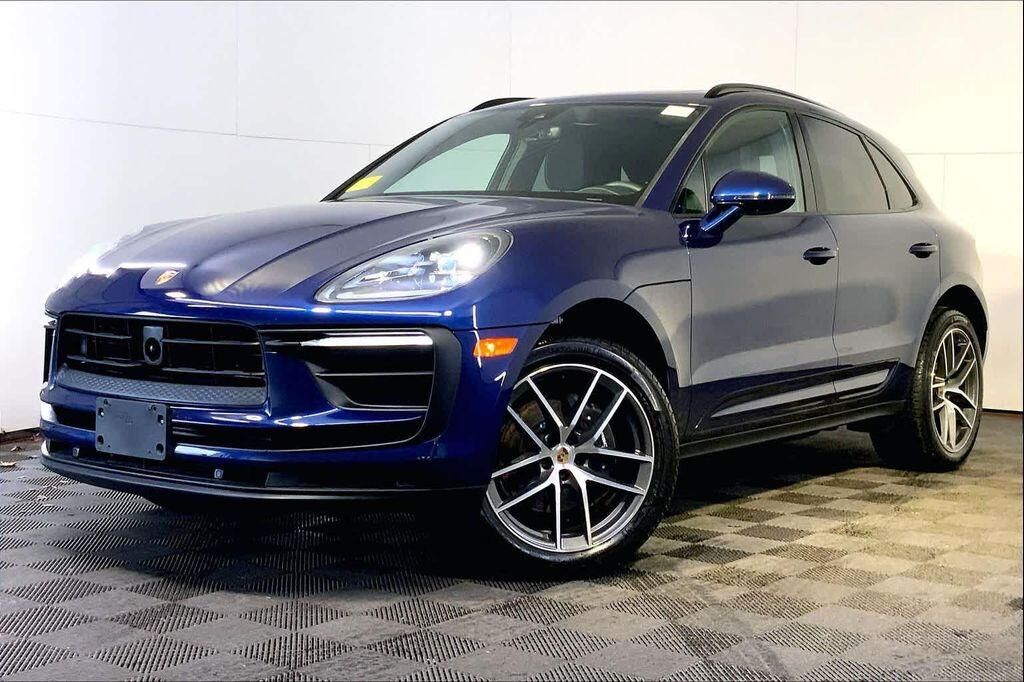 2025 PORSCHE Macan