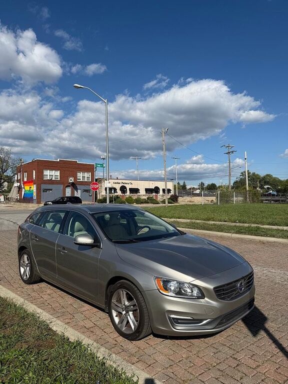 2015 VOLVO V60