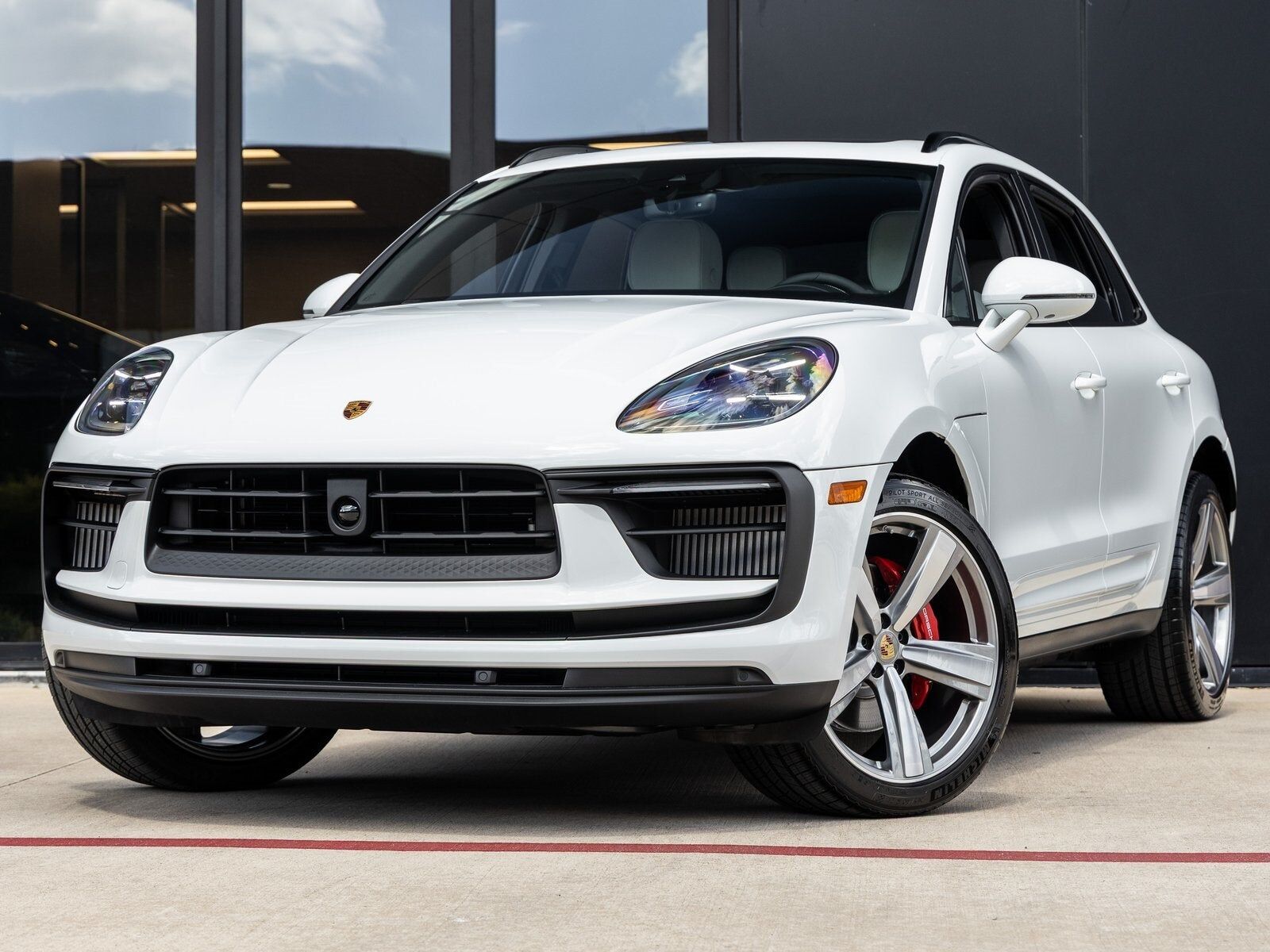 2026 PORSCHE Macan