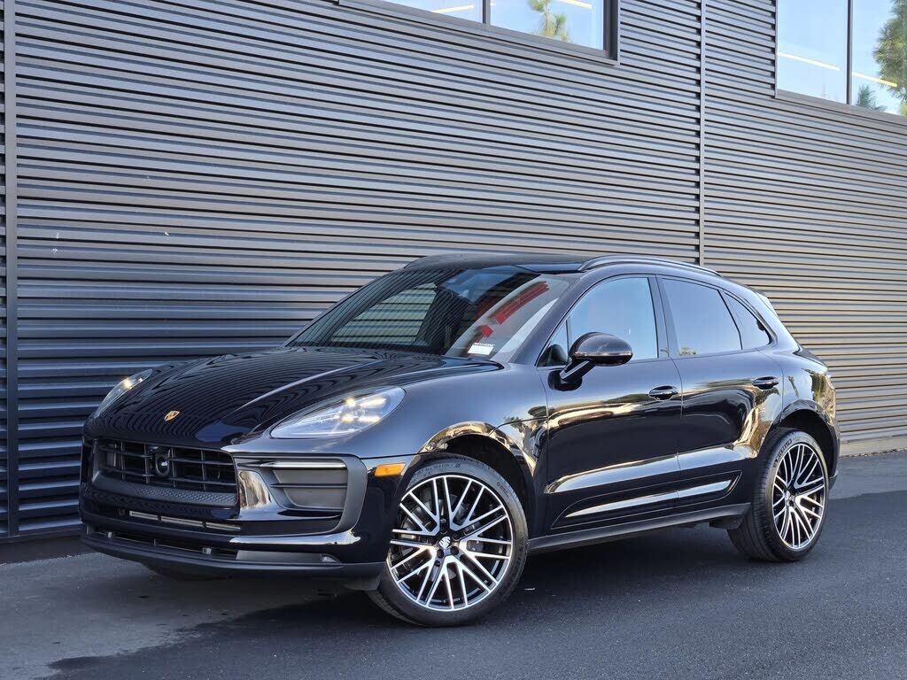 2025 PORSCHE Macan