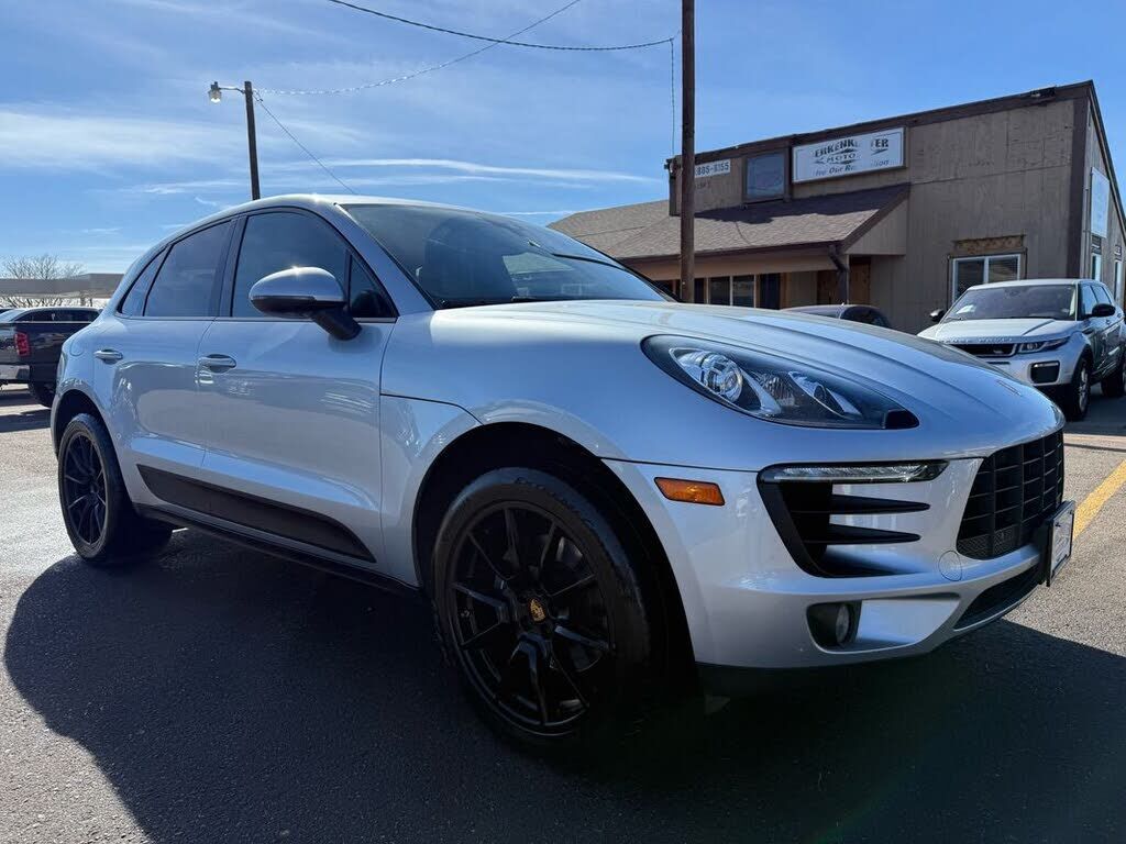 2017 PORSCHE Macan