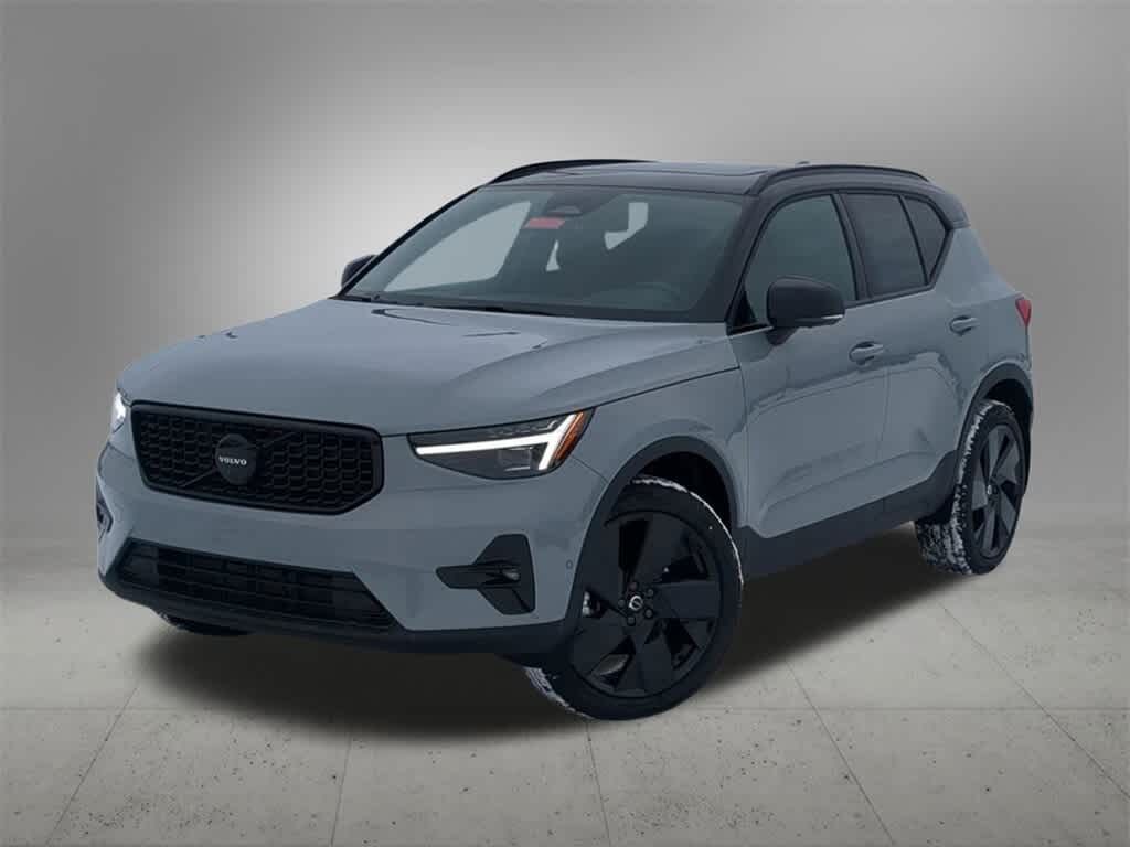2026 VOLVO XC40