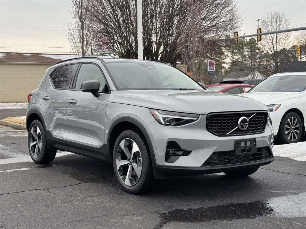 2026 VOLVO XC40