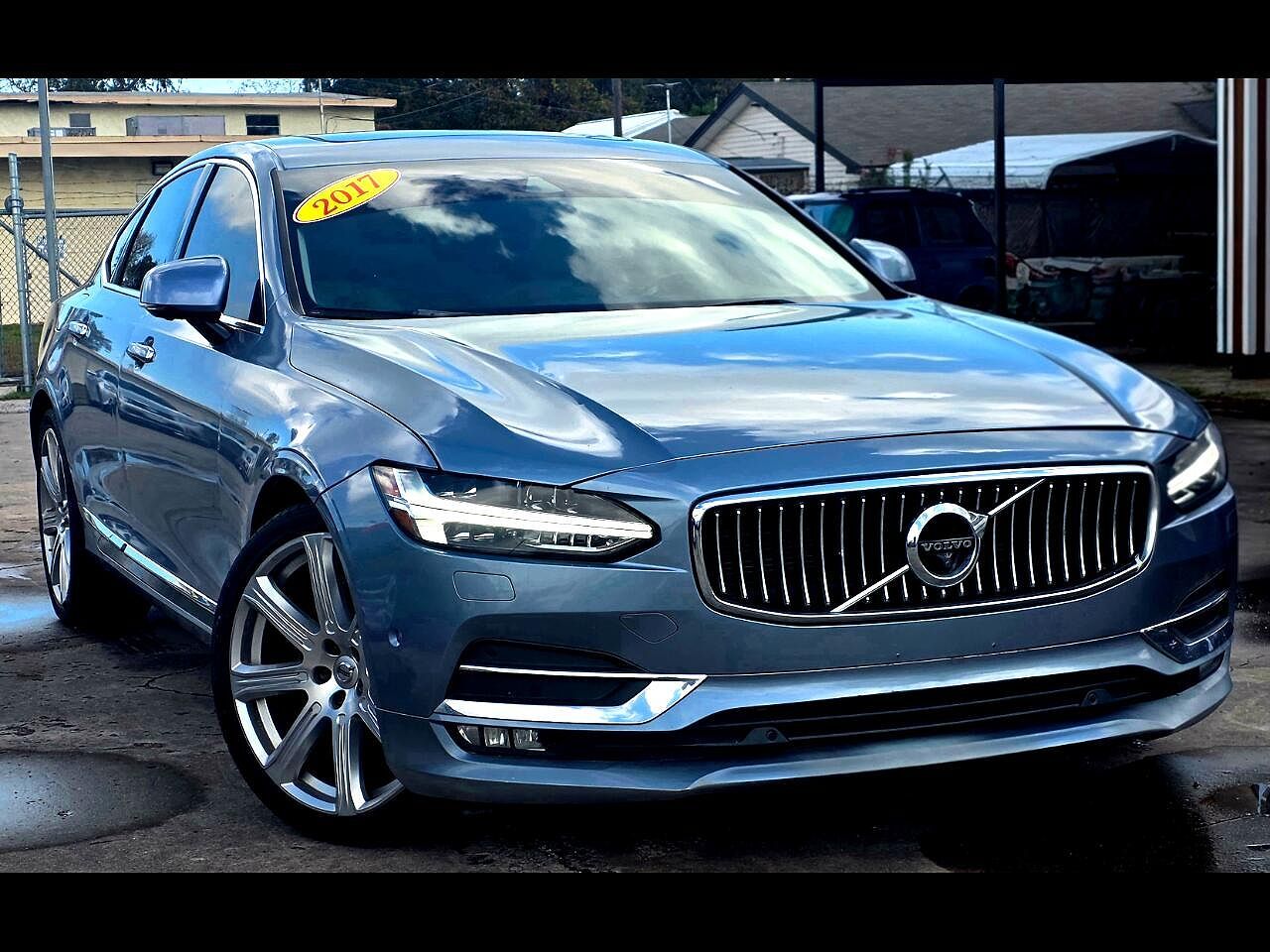2017 VOLVO S90
