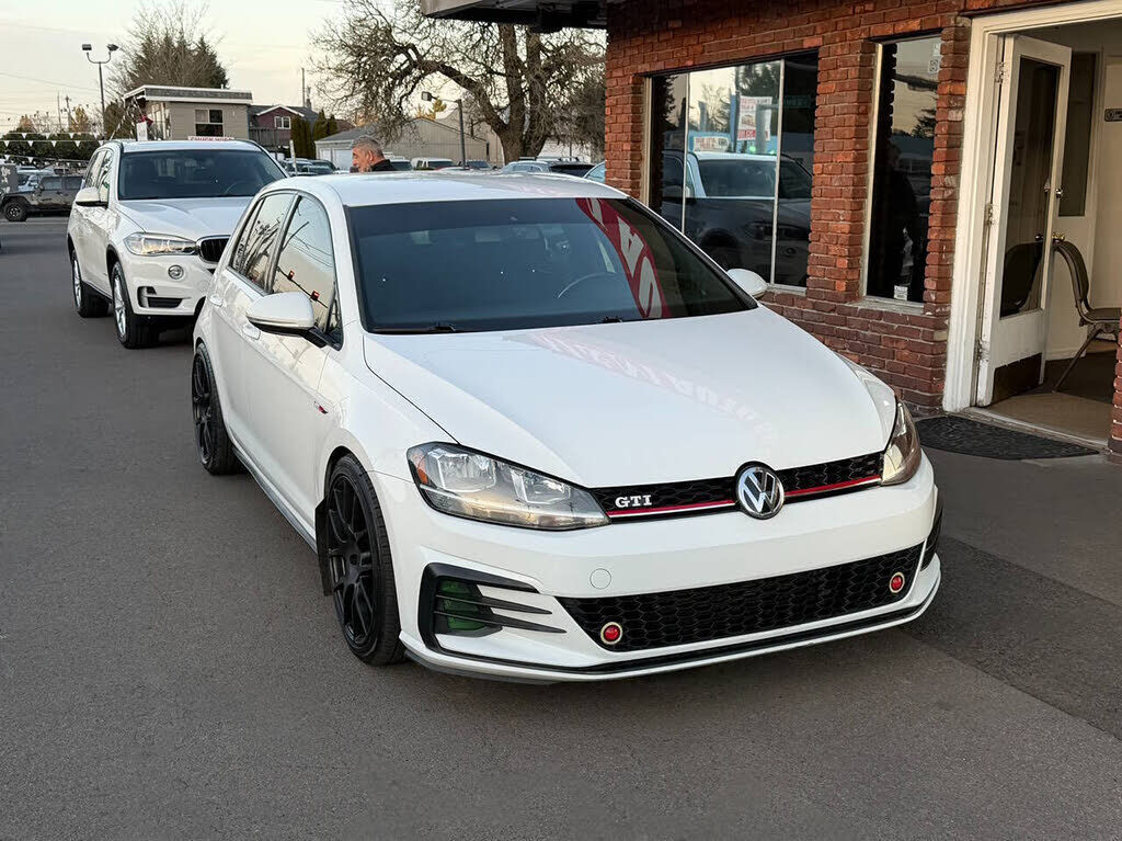 2019 VOLKSWAGEN Golf GTI