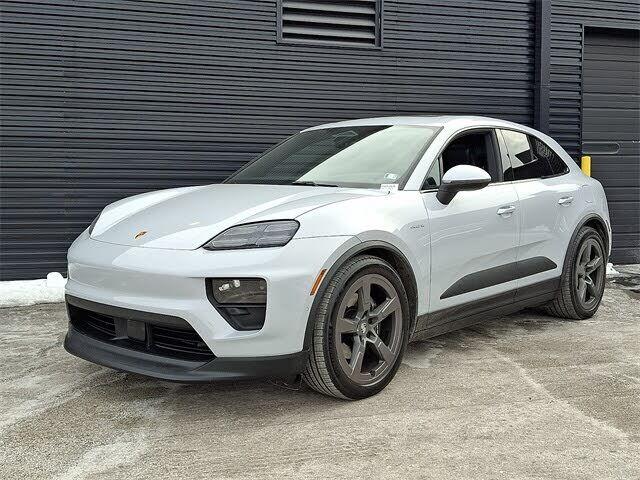 2024 PORSCHE Macan
