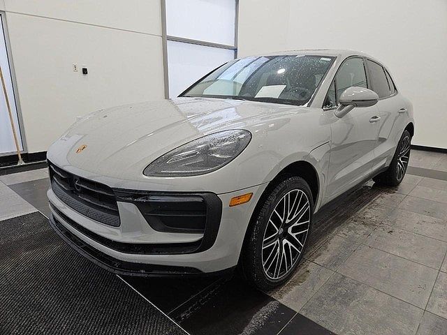 2025 PORSCHE Macan