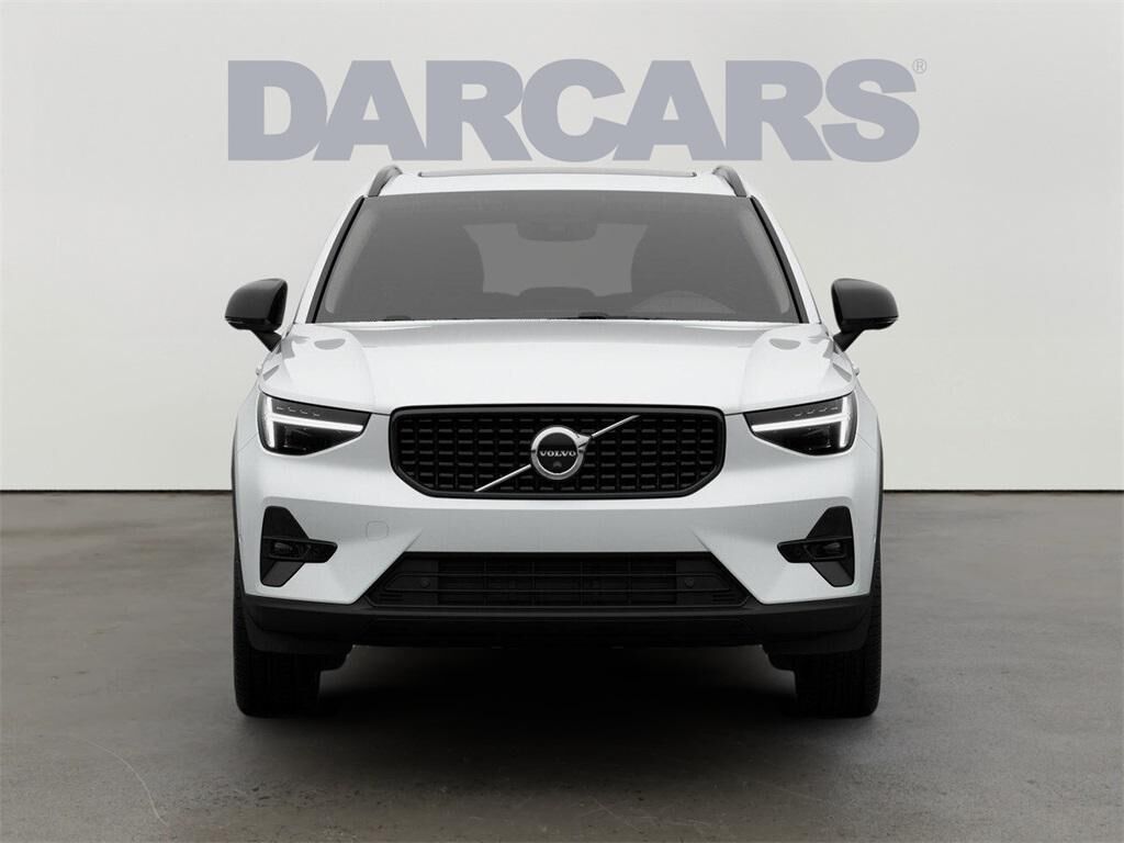2026 VOLVO XC40