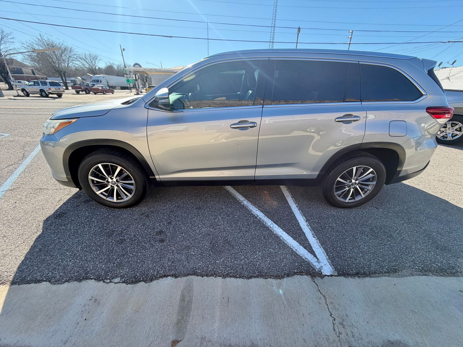 2019 TOYOTA Highlander