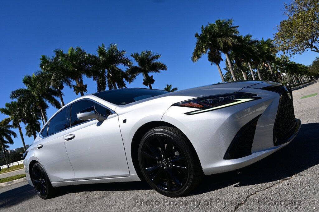 2019 LEXUS ES