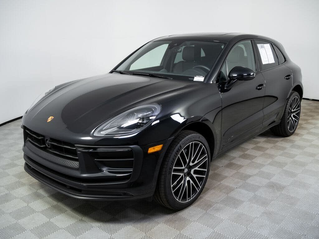 2025 PORSCHE Macan