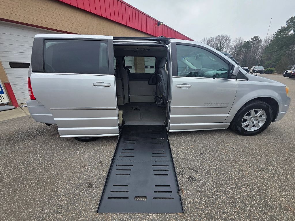 2010 CHRYSLER Town and Country