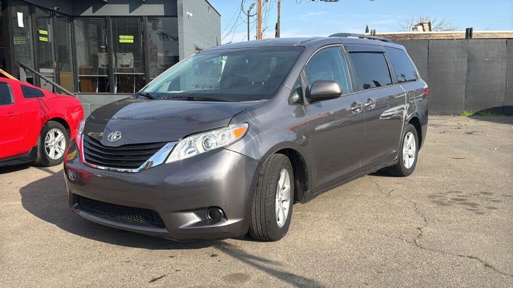 2015 TOYOTA Sienna