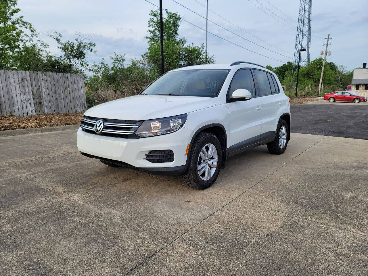 2016 VOLKSWAGEN Tiguan