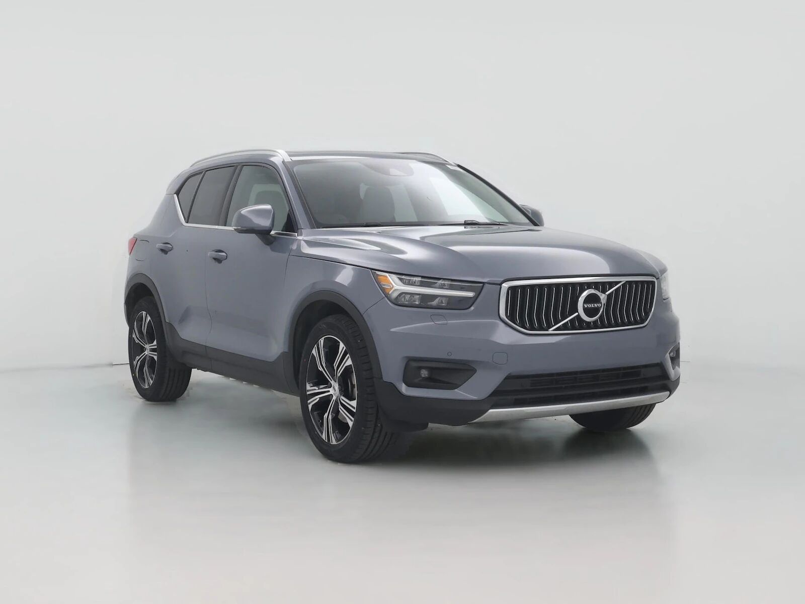 2022 VOLVO XC40