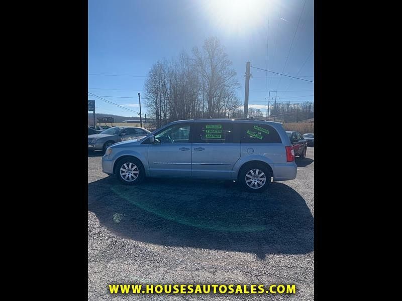 2013 CHRYSLER Town and Country