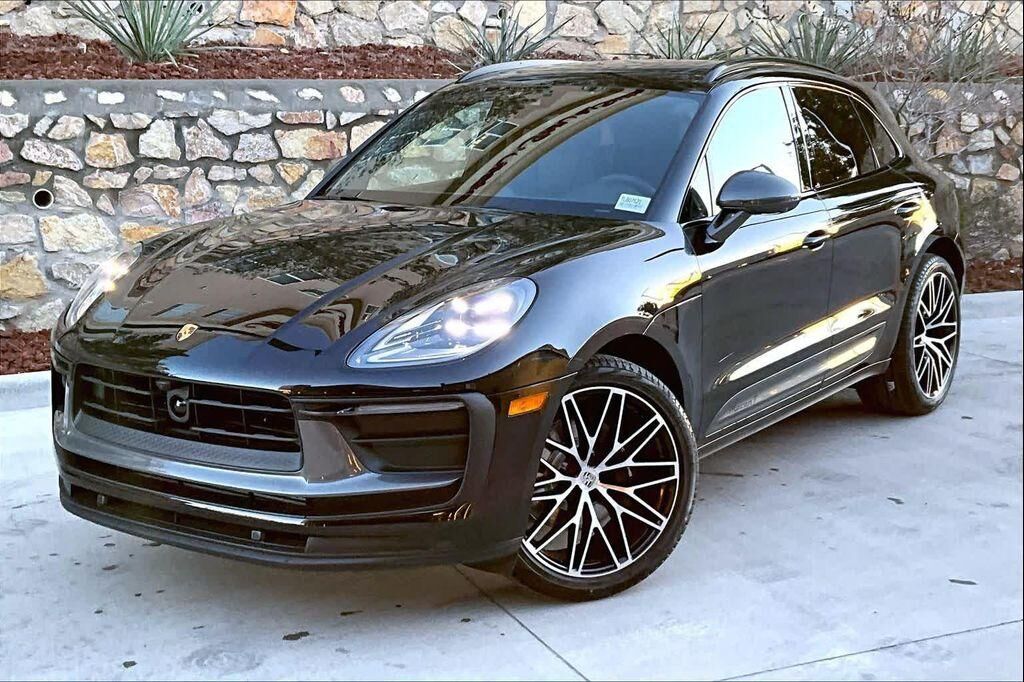 2026 PORSCHE Macan