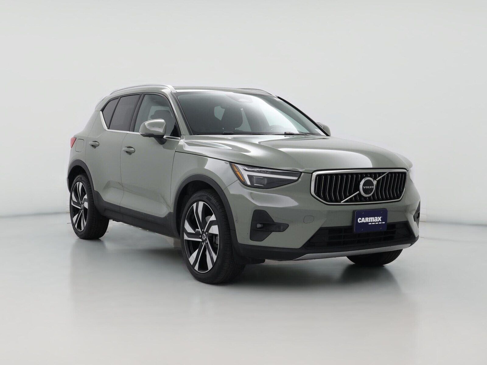 2023 VOLVO XC40