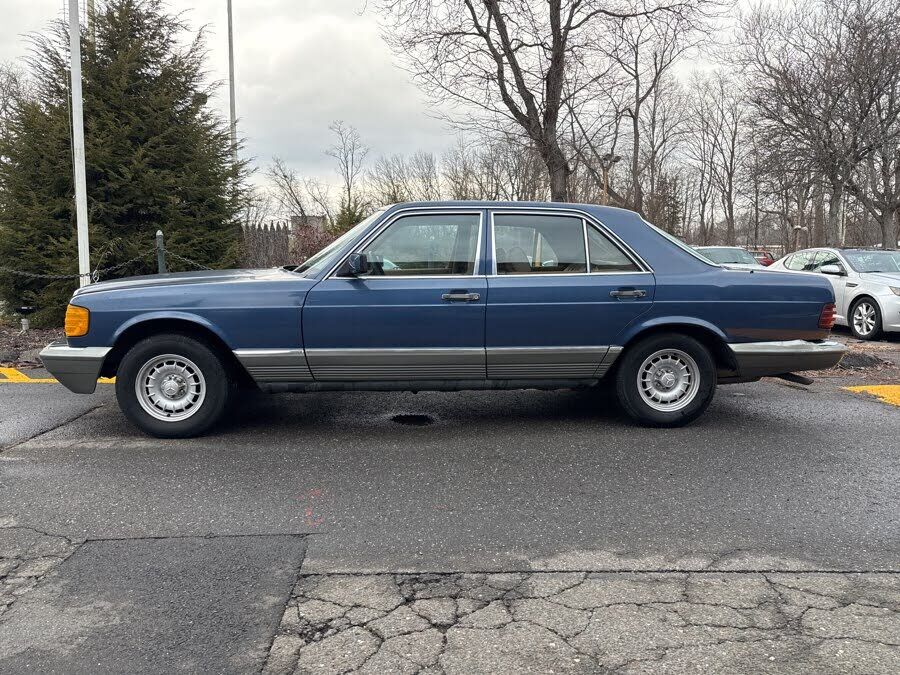 1985 MERCEDES-BENZ 300