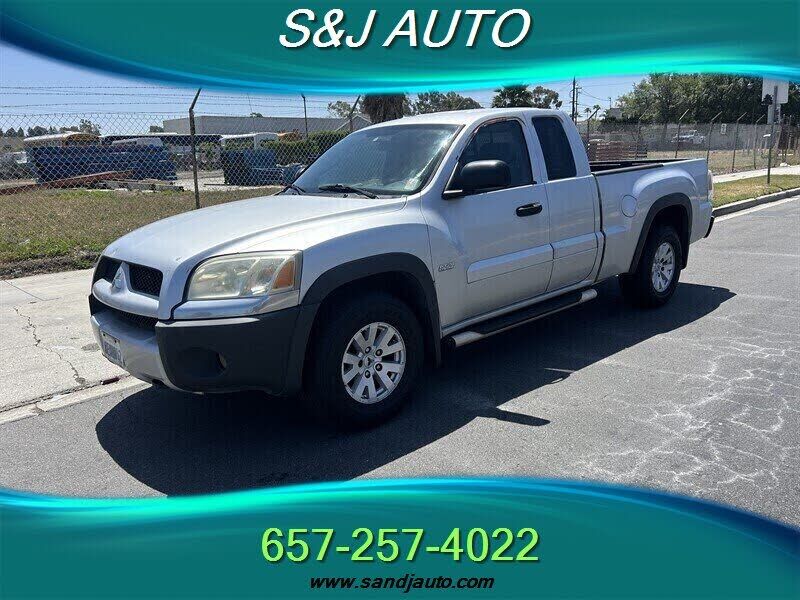 Mitsubishi Raider