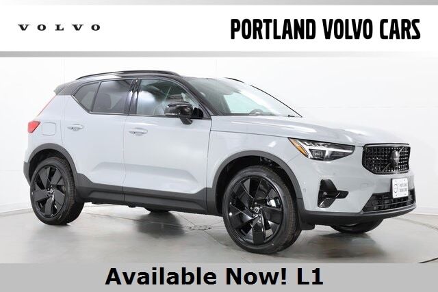2026 VOLVO XC40