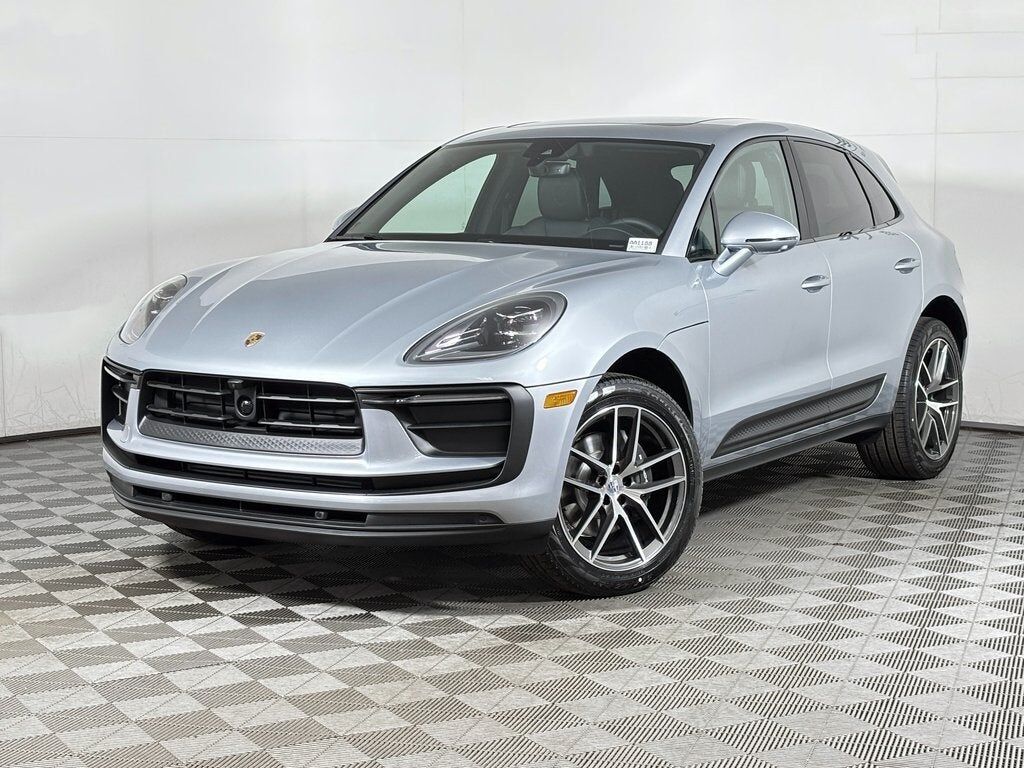 2026 PORSCHE Macan