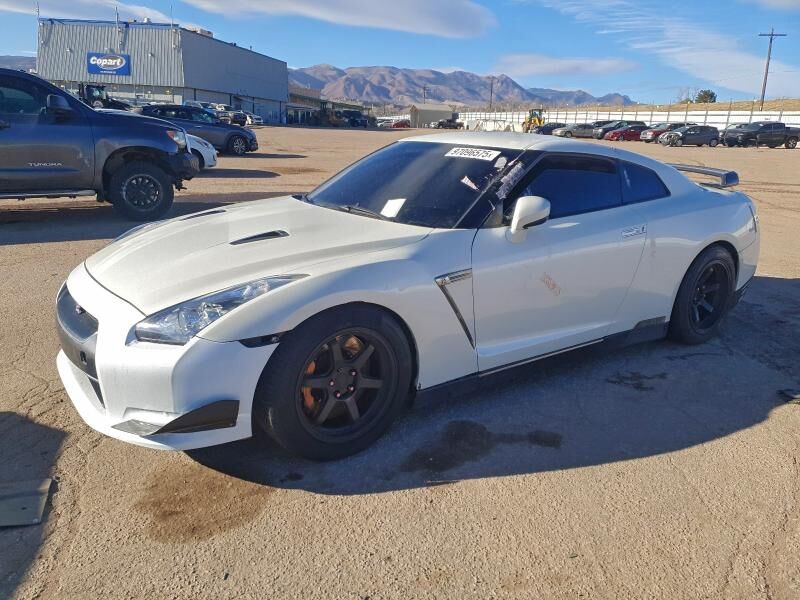 2014 NISSAN GT-R