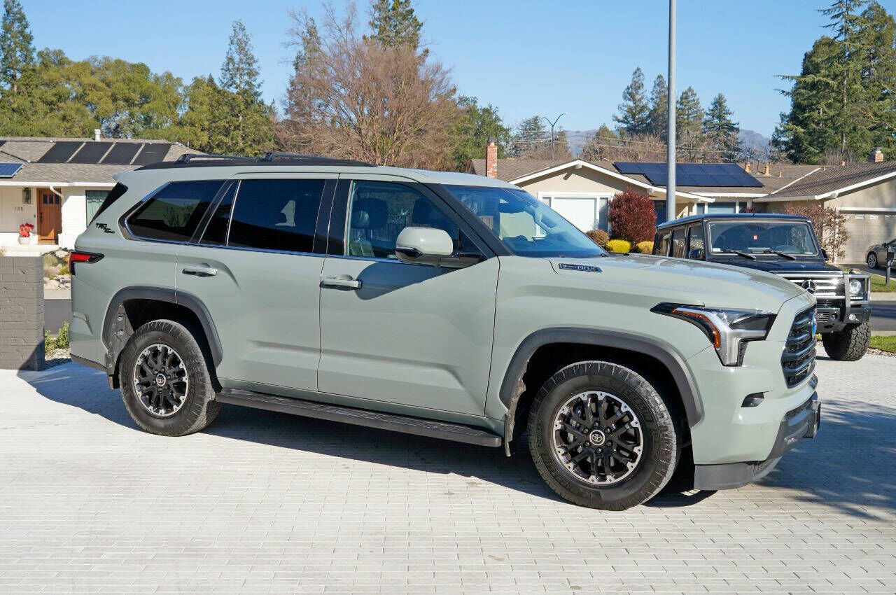2023 TOYOTA Sequoia