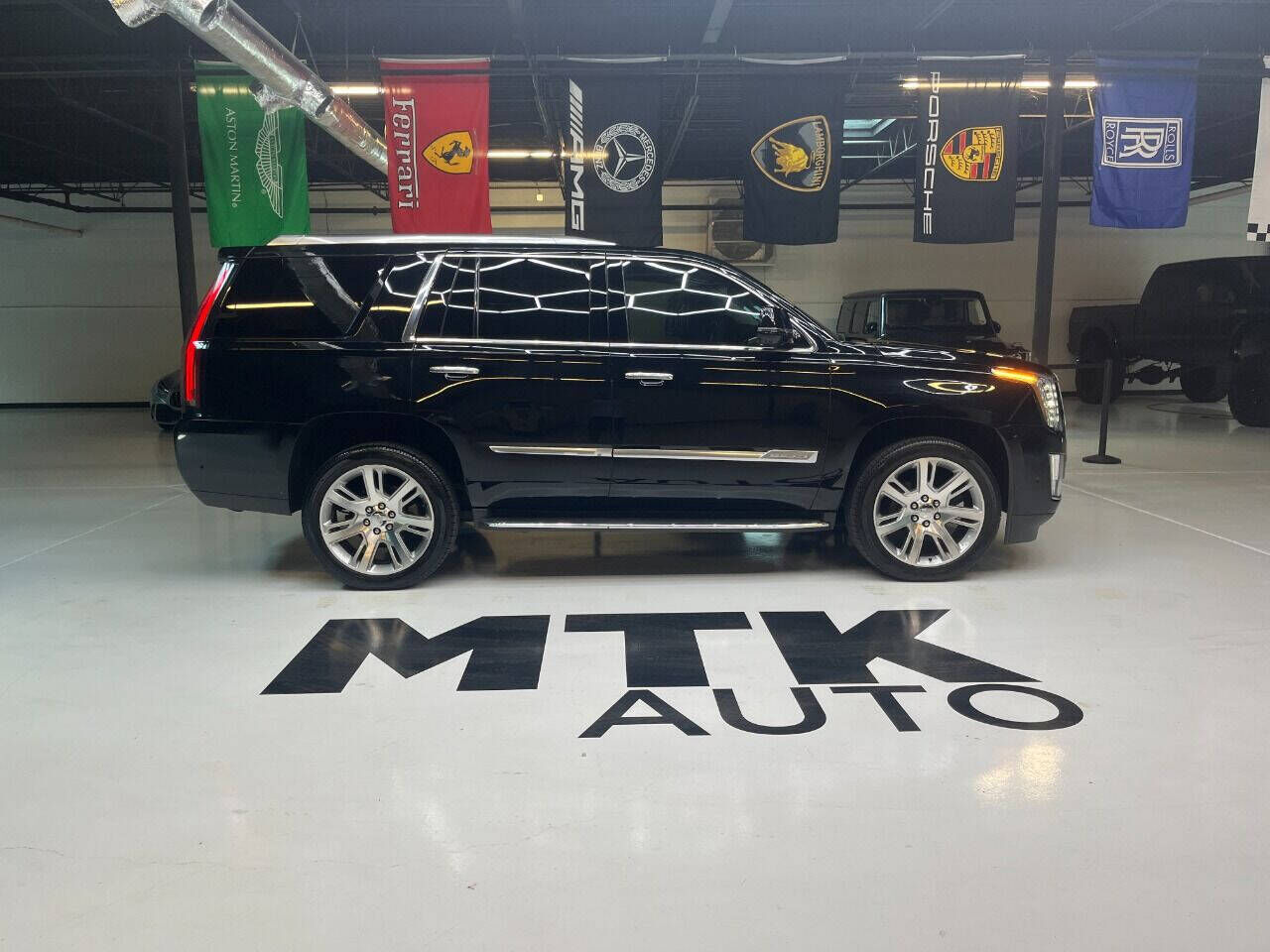 2017 CADILLAC Escalade