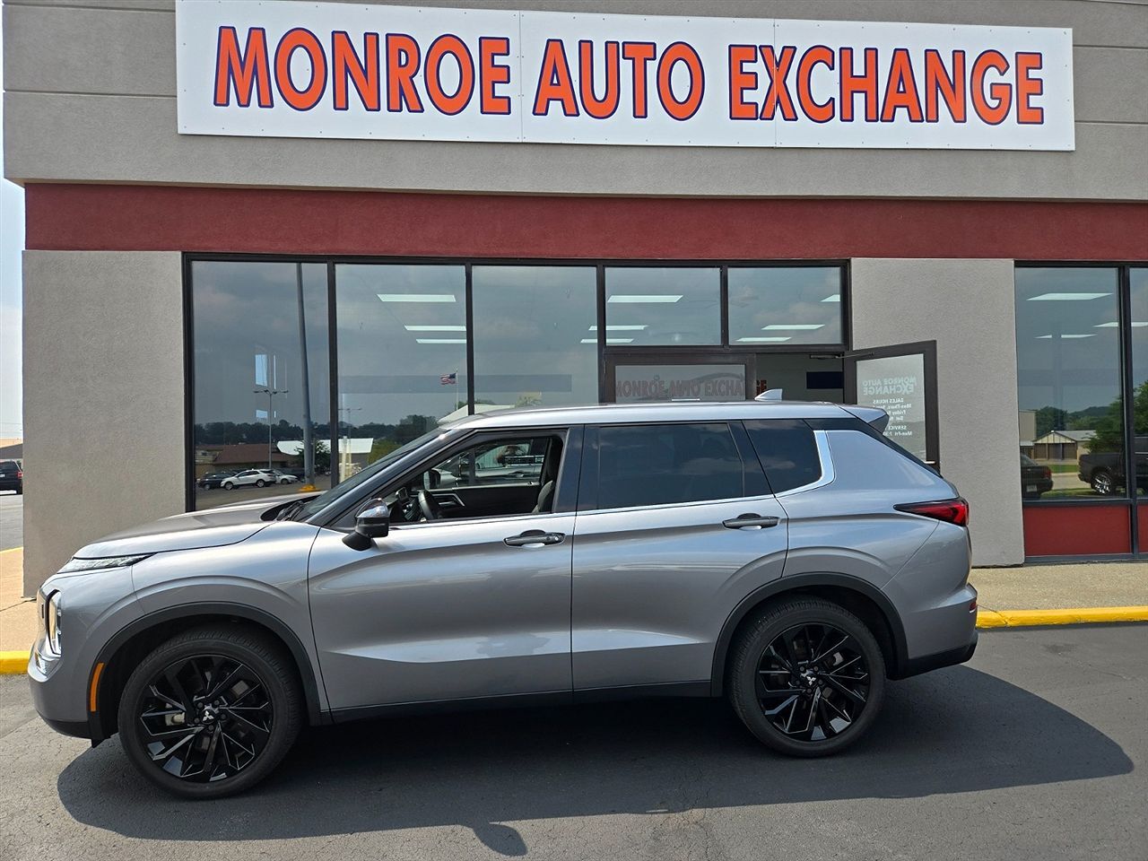 2023 MITSUBISHI Outlander