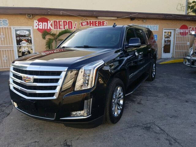2017 CADILLAC Escalade ESV