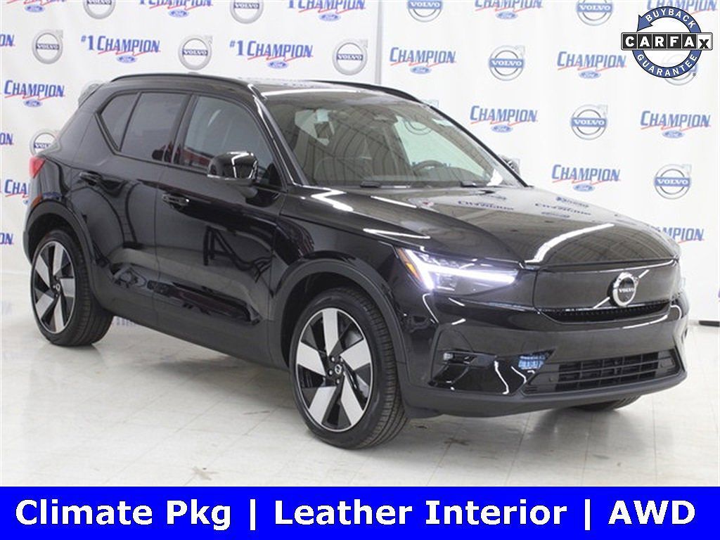 2024 VOLVO XC40