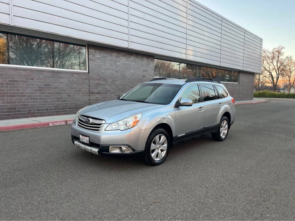 2012 SUBARU Outback