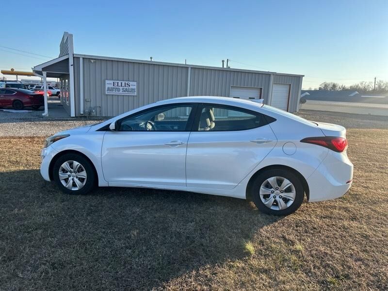 2016 HYUNDAI Elantra