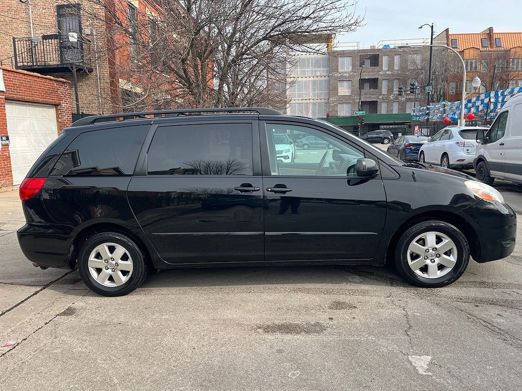2010 TOYOTA Sienna