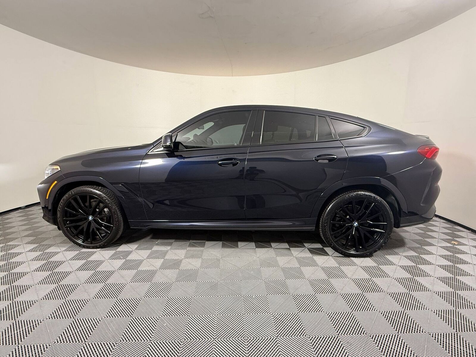 2022 BMW X6
