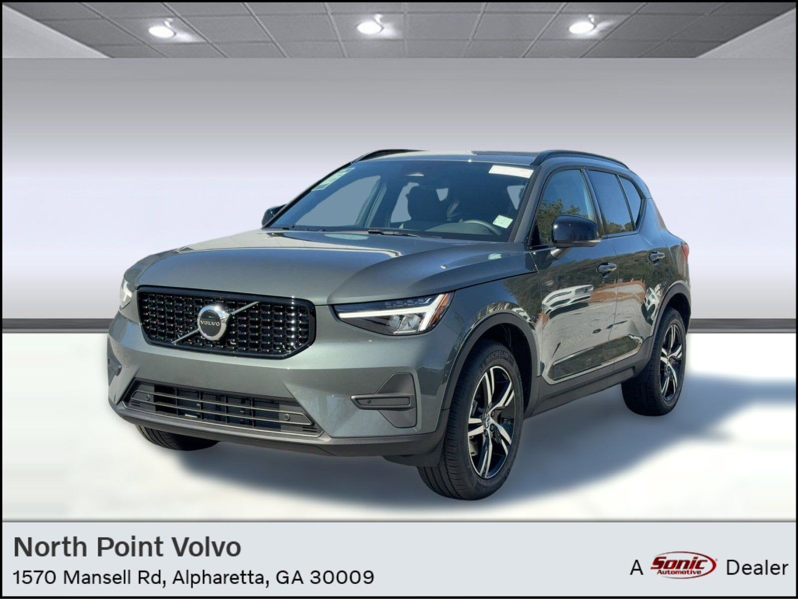 2026 VOLVO XC40