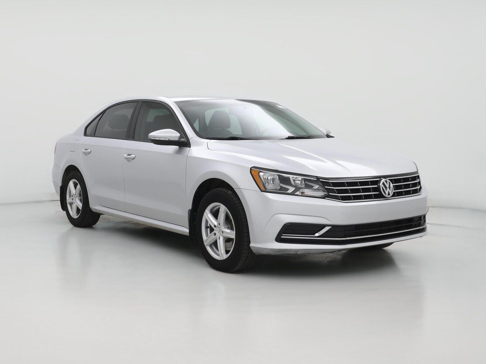 2018 VOLKSWAGEN Passat