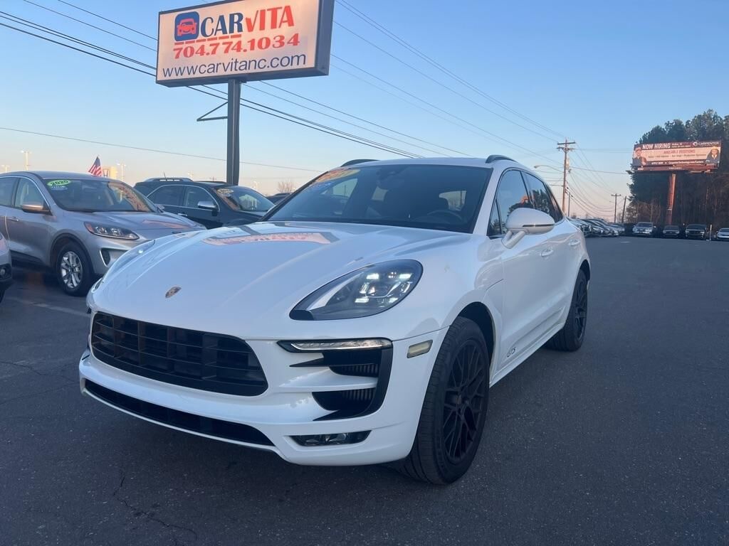 2017 PORSCHE Macan